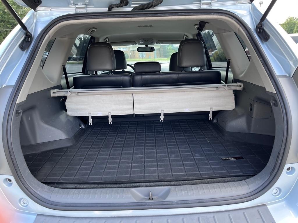 Toyota Prius V  2012