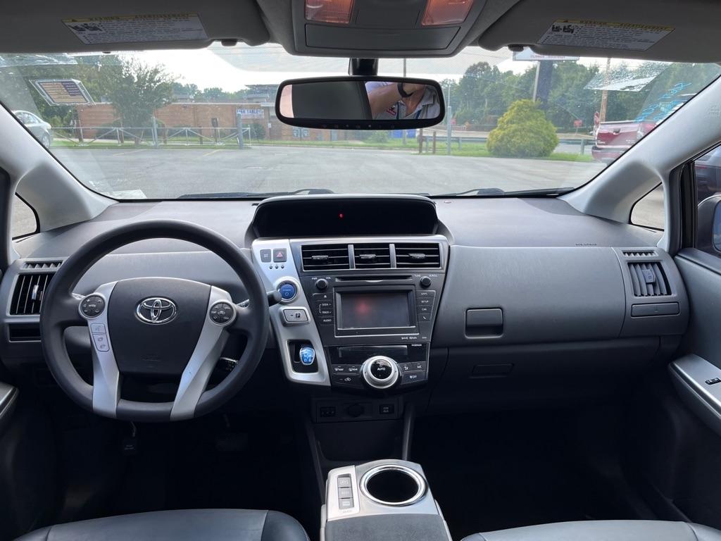 Toyota Prius V  2012
