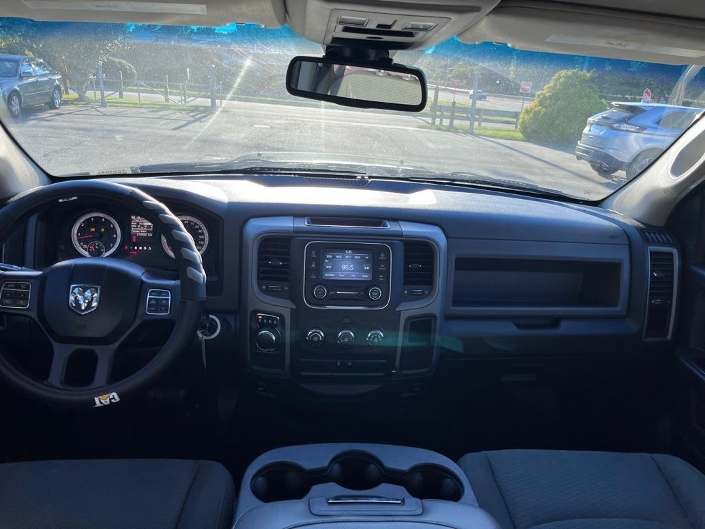 RAM 1500 Tradesman Crew Cab SWB 2WD 2015