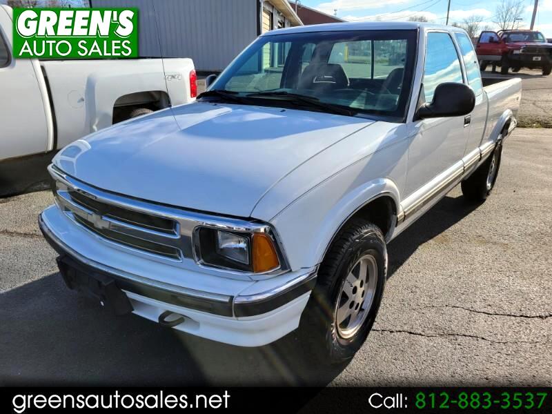 Chevrolet S10 Pickup LS Ext. Cab Short Bed 4WD 1995