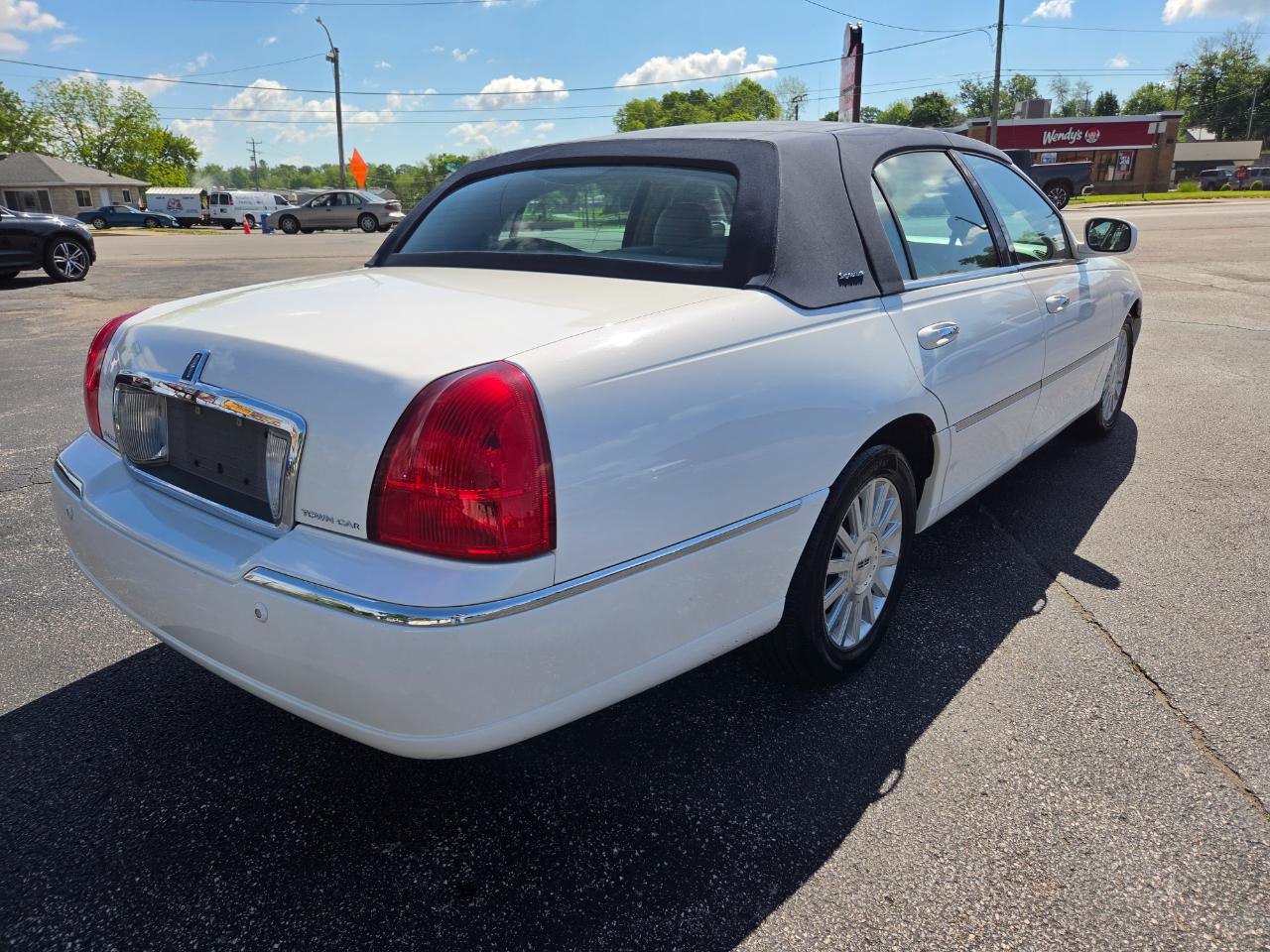 Lincoln Town Car Signature 2003