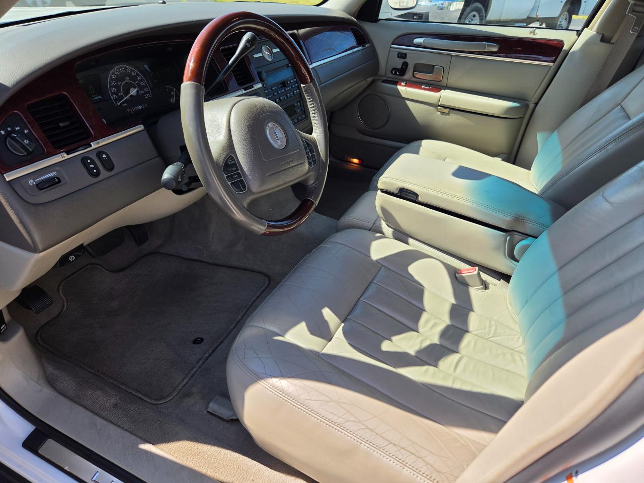 Lincoln Town Car Signature 2003