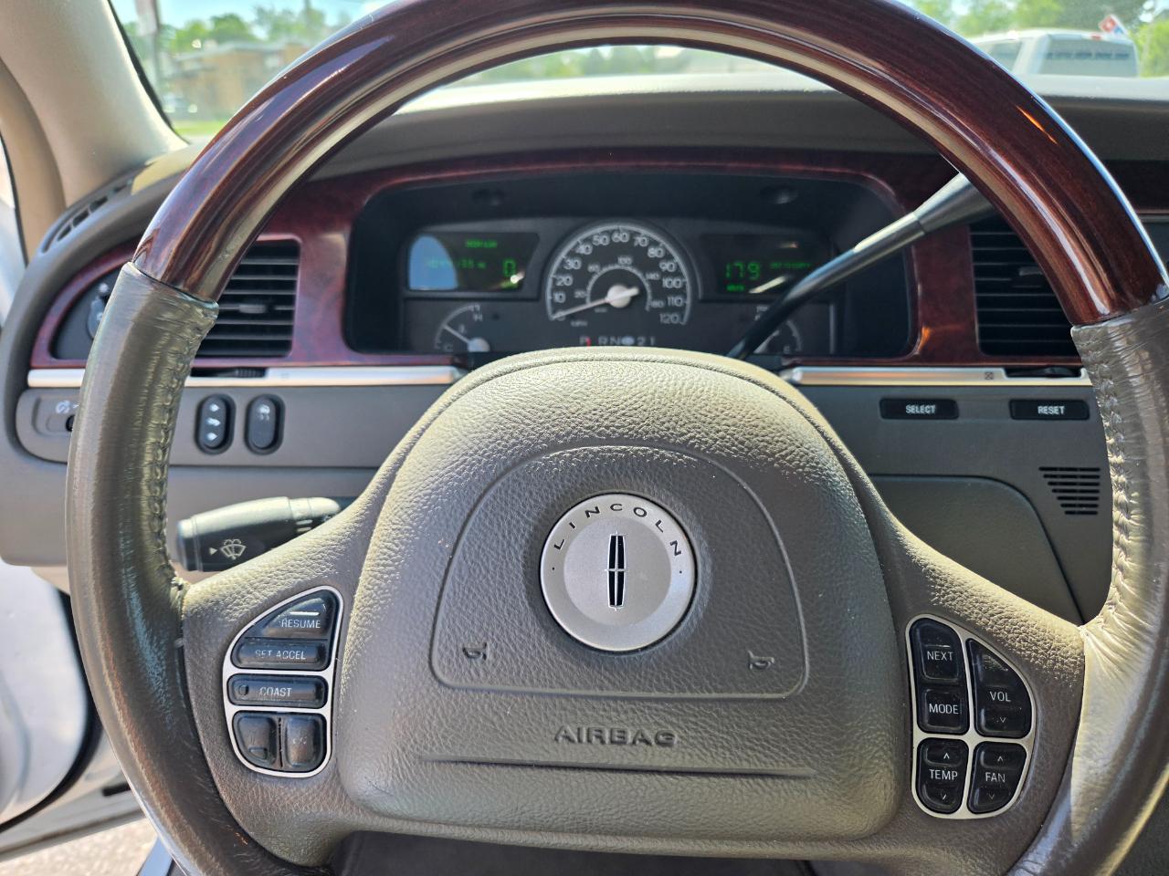Lincoln Town Car Signature 2003