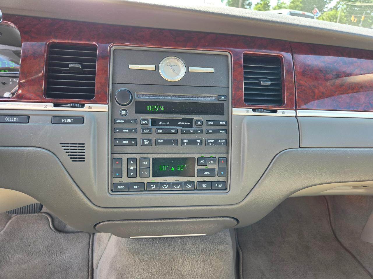 Lincoln Town Car Signature 2003