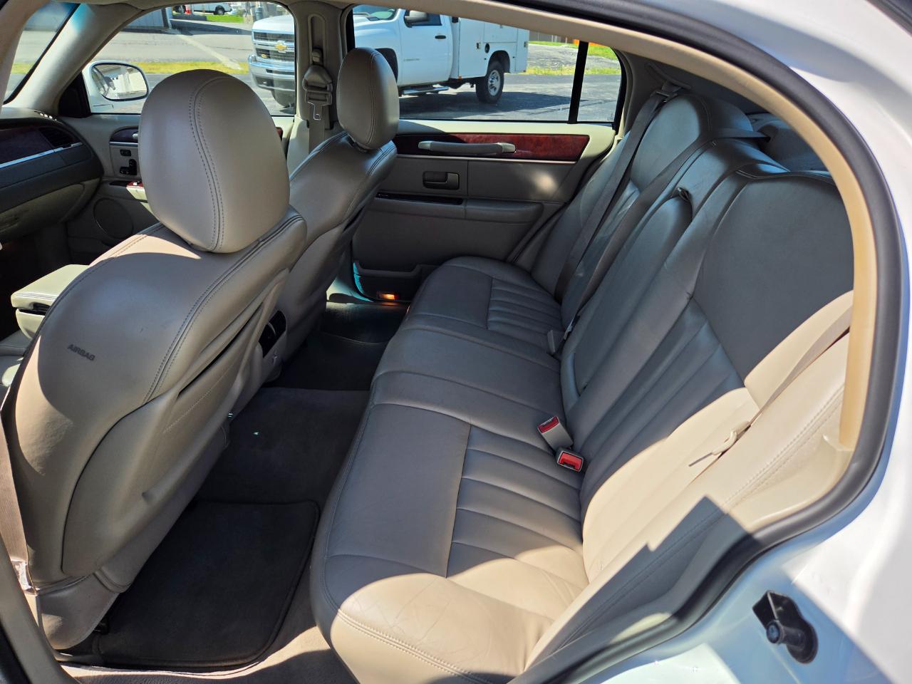 Lincoln Town Car Signature 2003