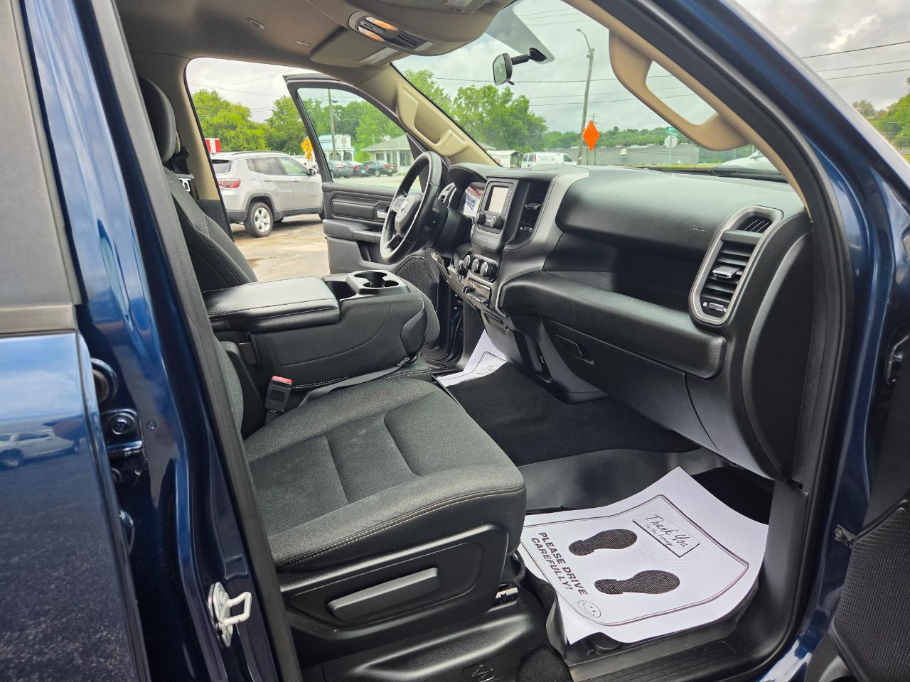RAM 1500 Tradesman Crew Cab SB 4WD 2019