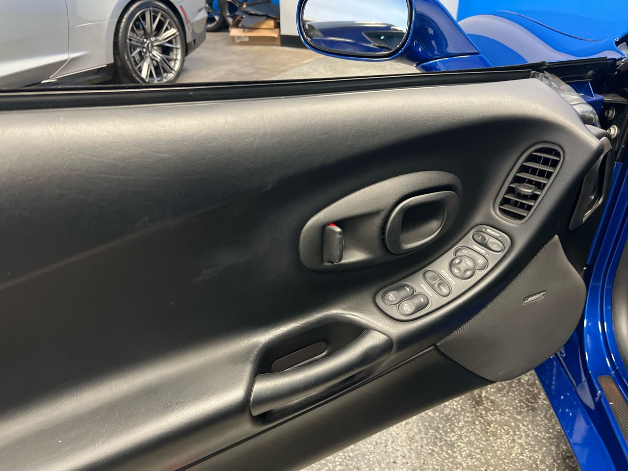 Chevrolet Corvette  2002