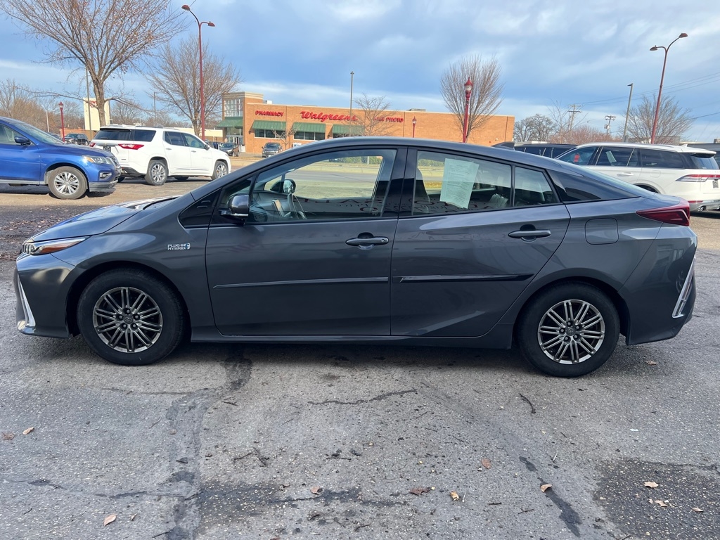 2017 Toyota Prius Prime Plus photo 4