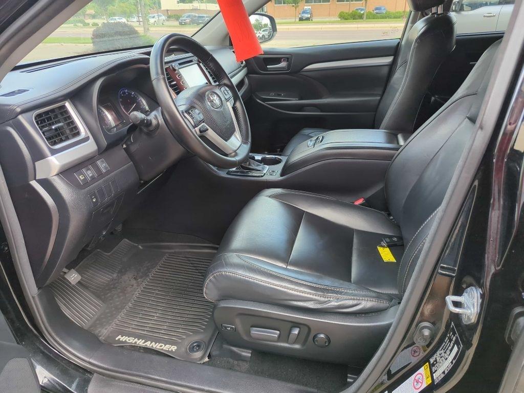 Toyota Highlander XLE V6 AWD (Natl) 2017