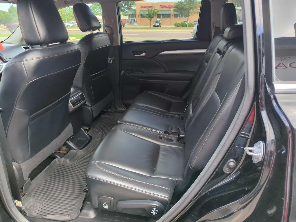Toyota Highlander XLE V6 AWD (Natl) 2017