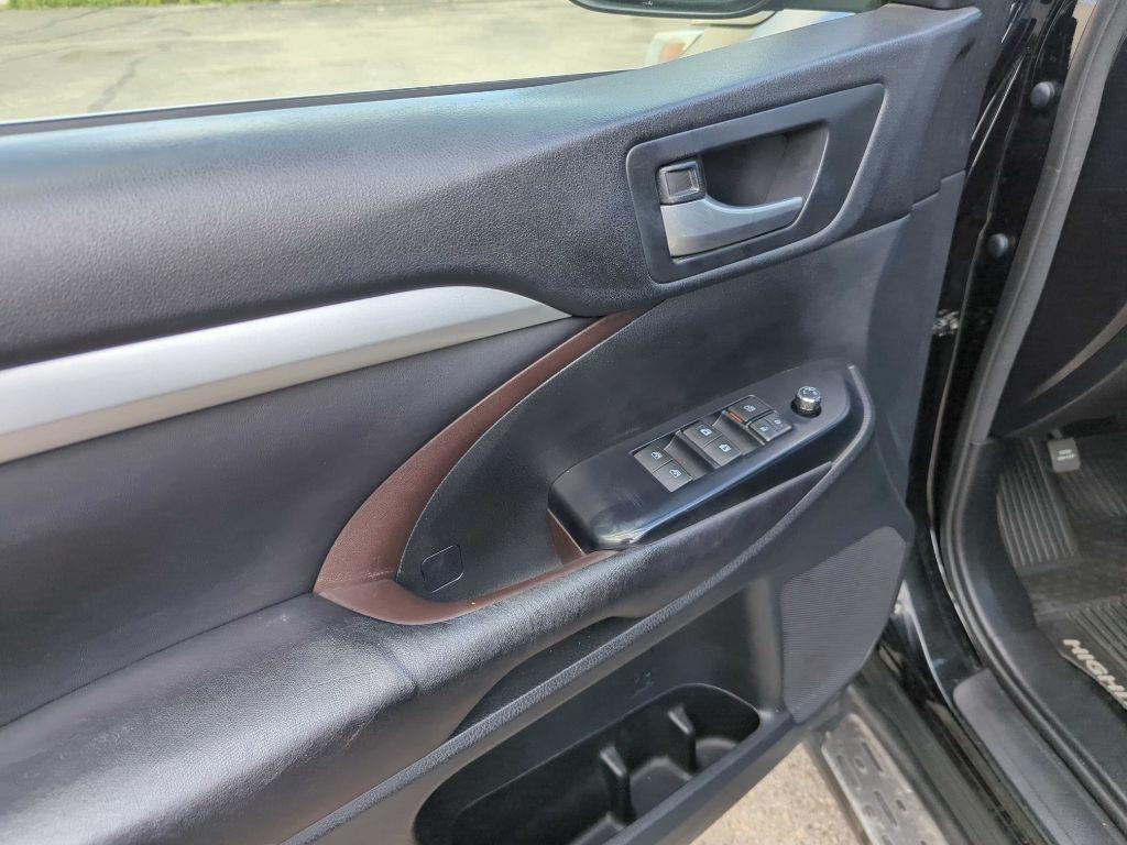 Toyota Highlander XLE V6 AWD (Natl) 2017