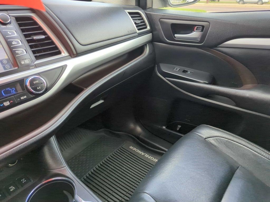 Toyota Highlander XLE V6 AWD (Natl) 2017
