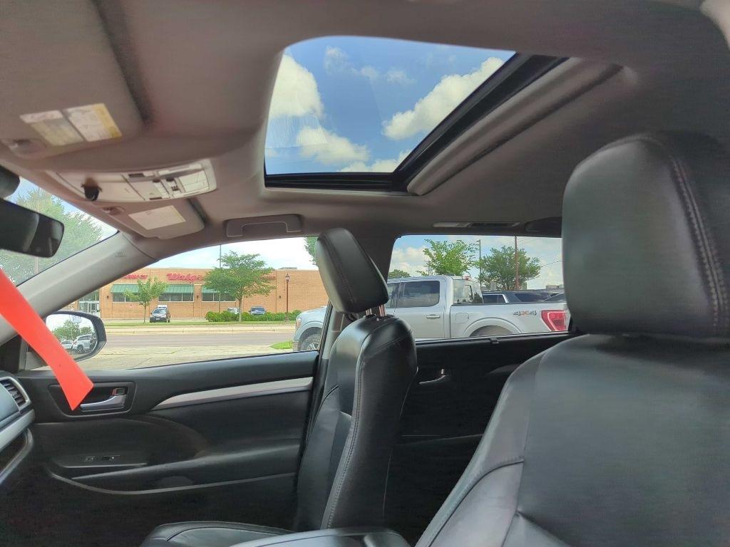 Toyota Highlander XLE V6 AWD (Natl) 2017