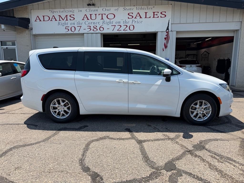 Chrysler Voyager LX FWD 2023