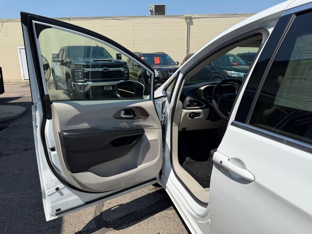 Chrysler Voyager LX FWD 2023