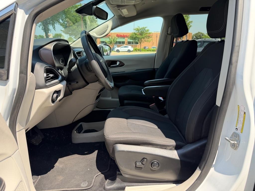 Chrysler Voyager LX FWD 2023