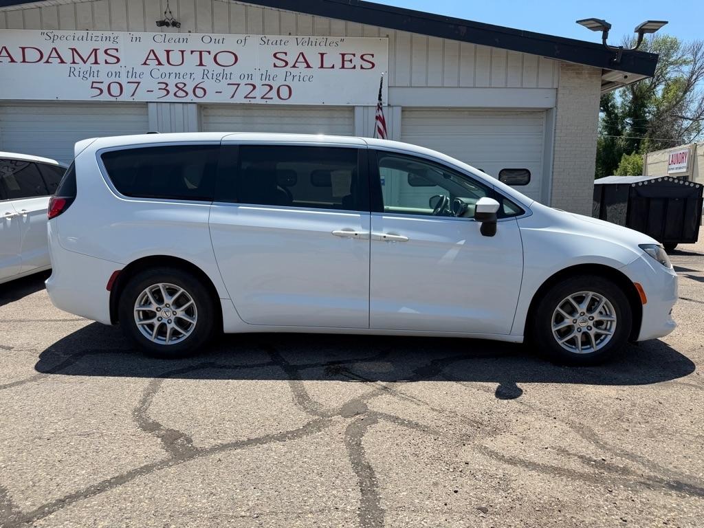 Chrysler Voyager LX FWD 2023