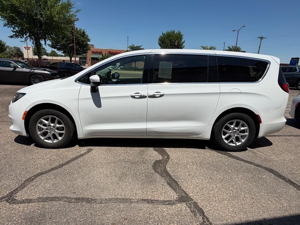 Chrysler Voyager LX FWD 2023
