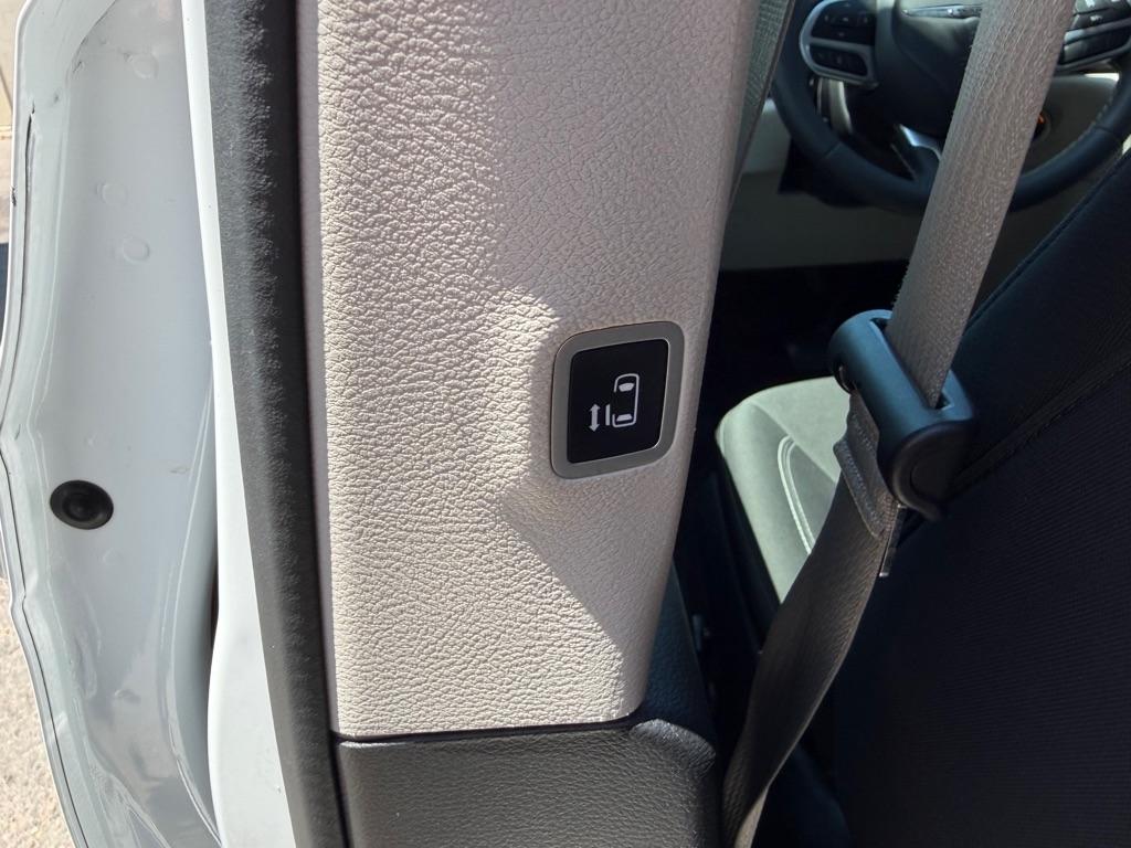 Chrysler Voyager LX FWD 2023