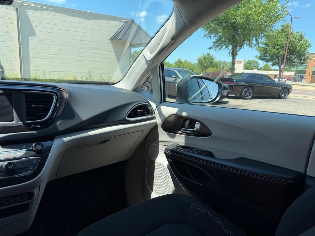Chrysler Voyager LX FWD 2023