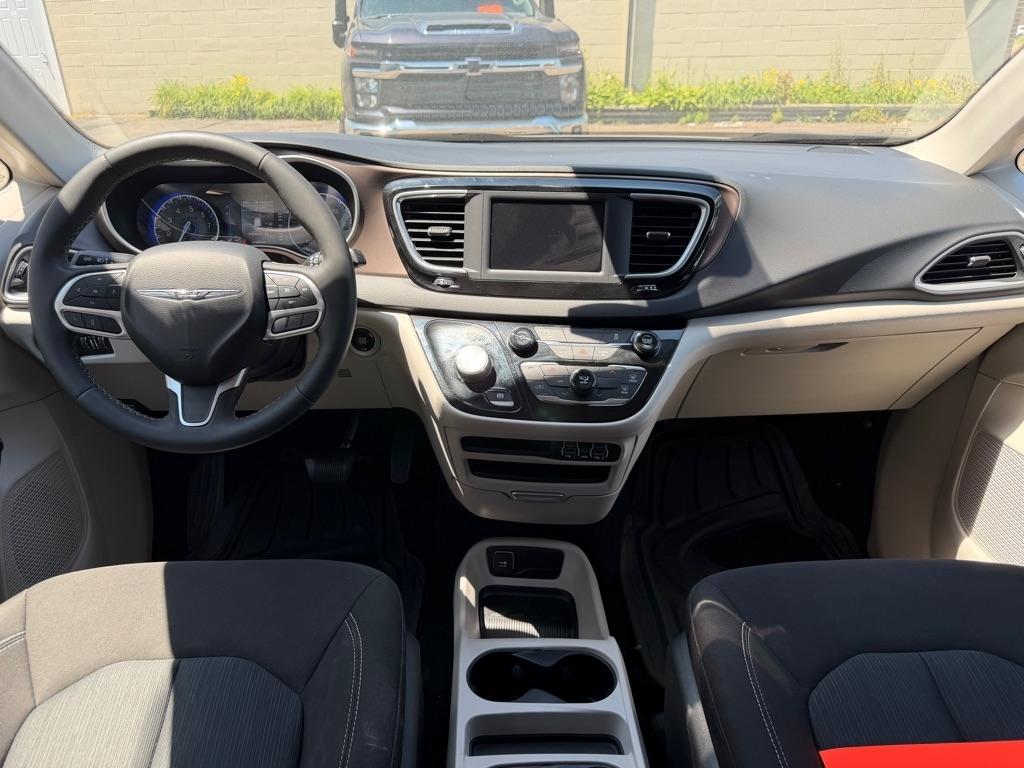 Chrysler Voyager LX FWD 2023