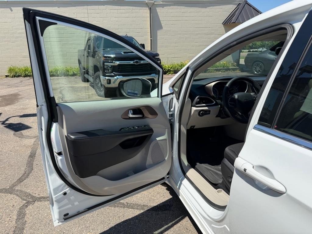 Chrysler Voyager LX FWD 2023