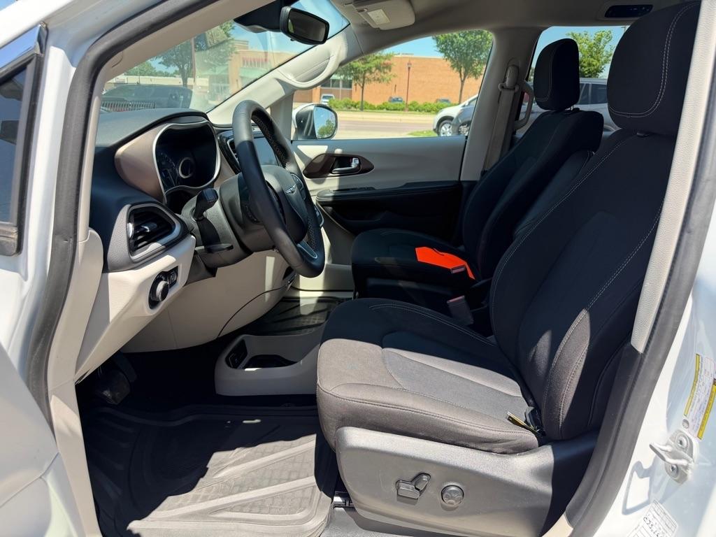 Chrysler Voyager LX FWD 2023