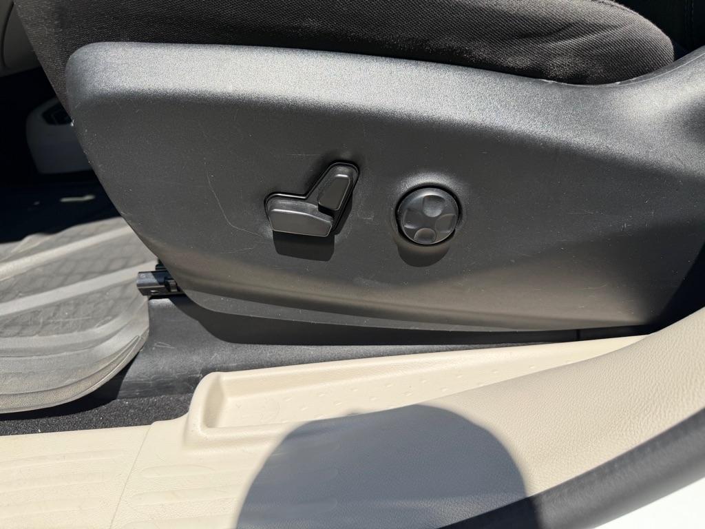 Chrysler Voyager LX FWD 2023
