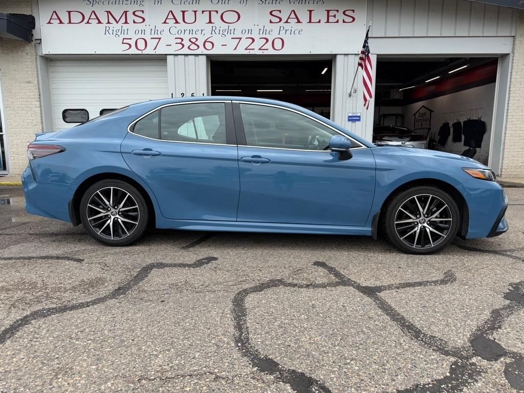 Toyota Camry Hybrid SE Nightshade CVT (Natl) 2023
