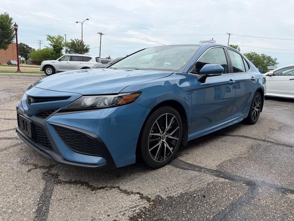 Toyota Camry Hybrid SE Nightshade CVT (Natl) 2023