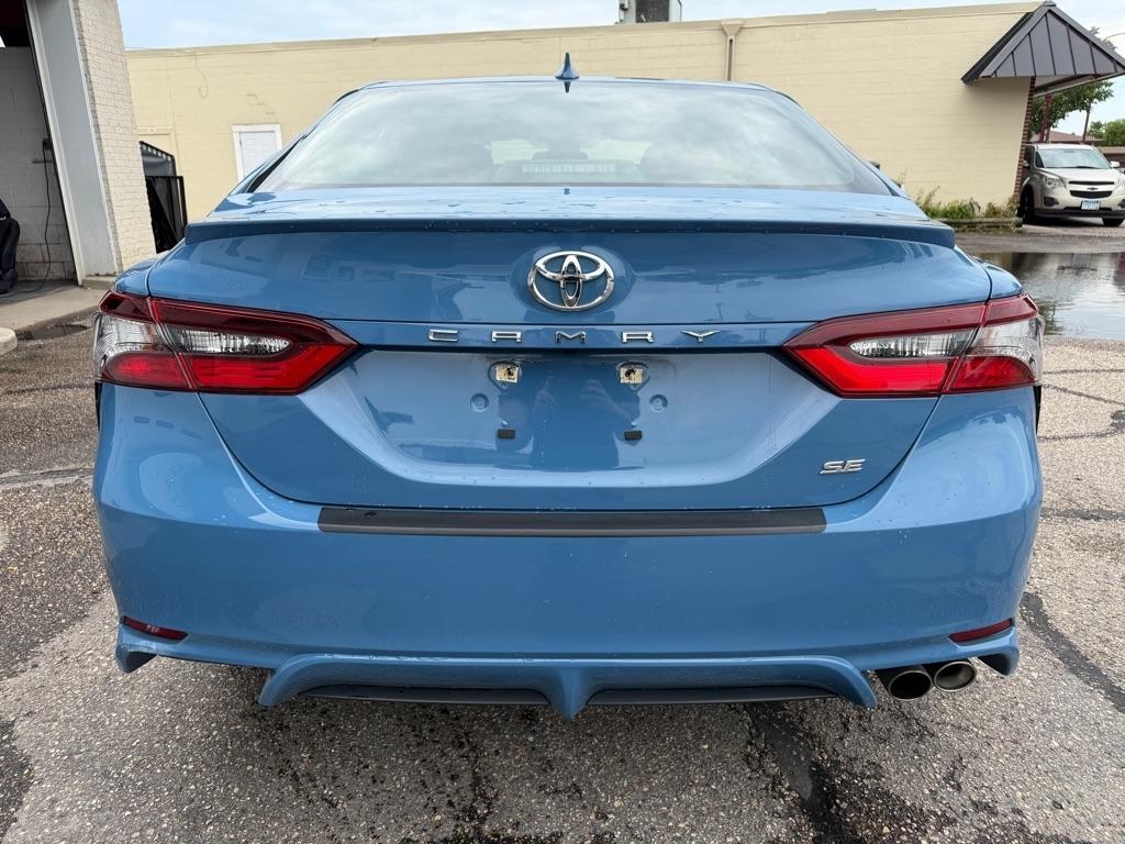 Toyota Camry Hybrid SE Nightshade CVT (Natl) 2023
