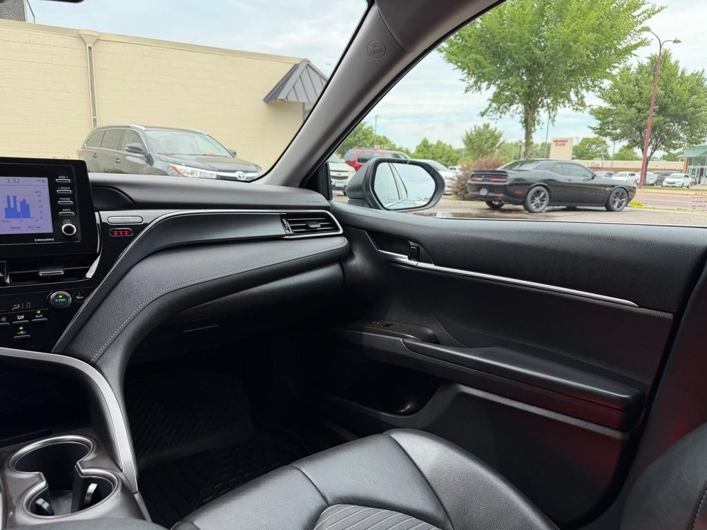 Toyota Camry Hybrid SE Nightshade CVT (Natl) 2023