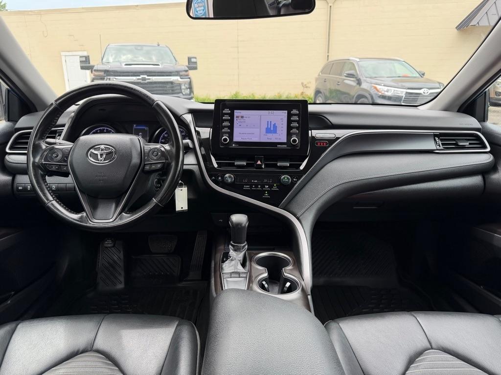 Toyota Camry Hybrid SE Nightshade CVT (Natl) 2023