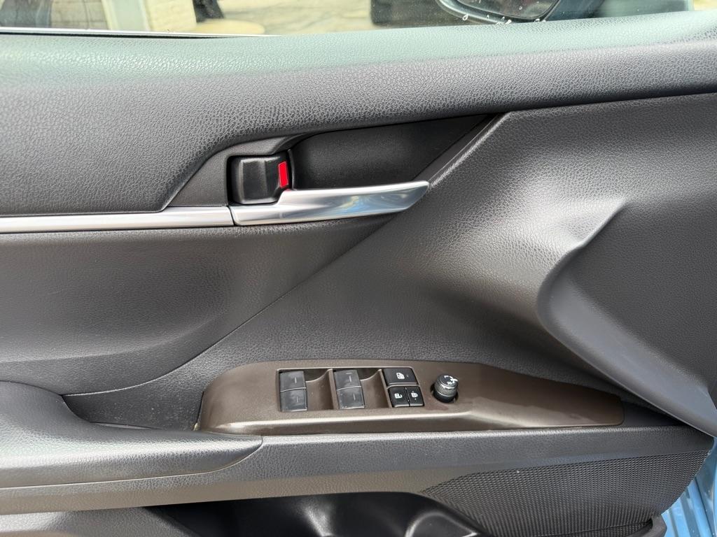 Toyota Camry Hybrid SE Nightshade CVT (Natl) 2023