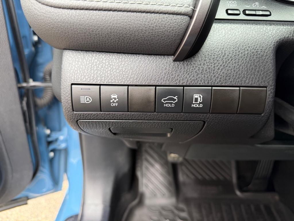 Toyota Camry Hybrid SE Nightshade CVT (Natl) 2023