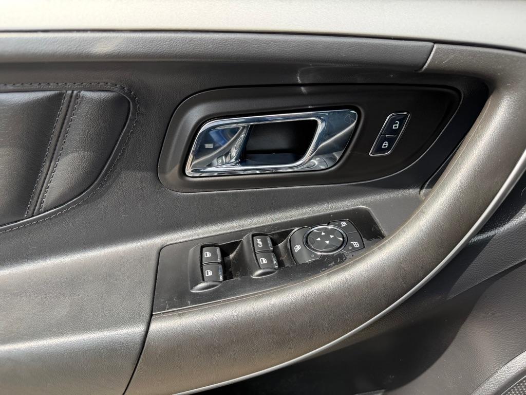Ford Taurus 4dr Sdn SEL FWD 2015