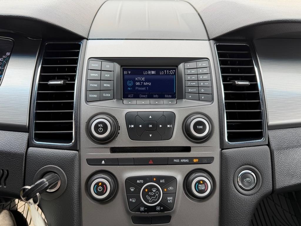 Ford Taurus 4dr Sdn SEL FWD 2015
