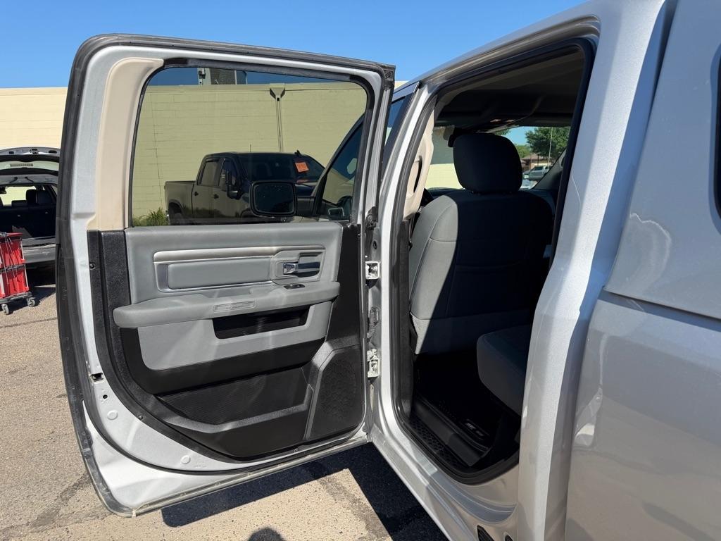 RAM 1500 Classic SLT 4x4 Crew Cab 6'4" Box 2019