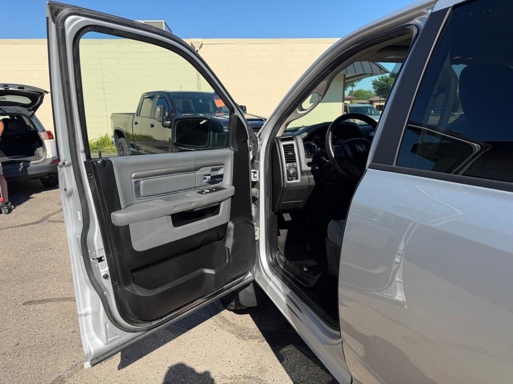 RAM 1500 Classic SLT 4x4 Crew Cab 6'4" Box 2019