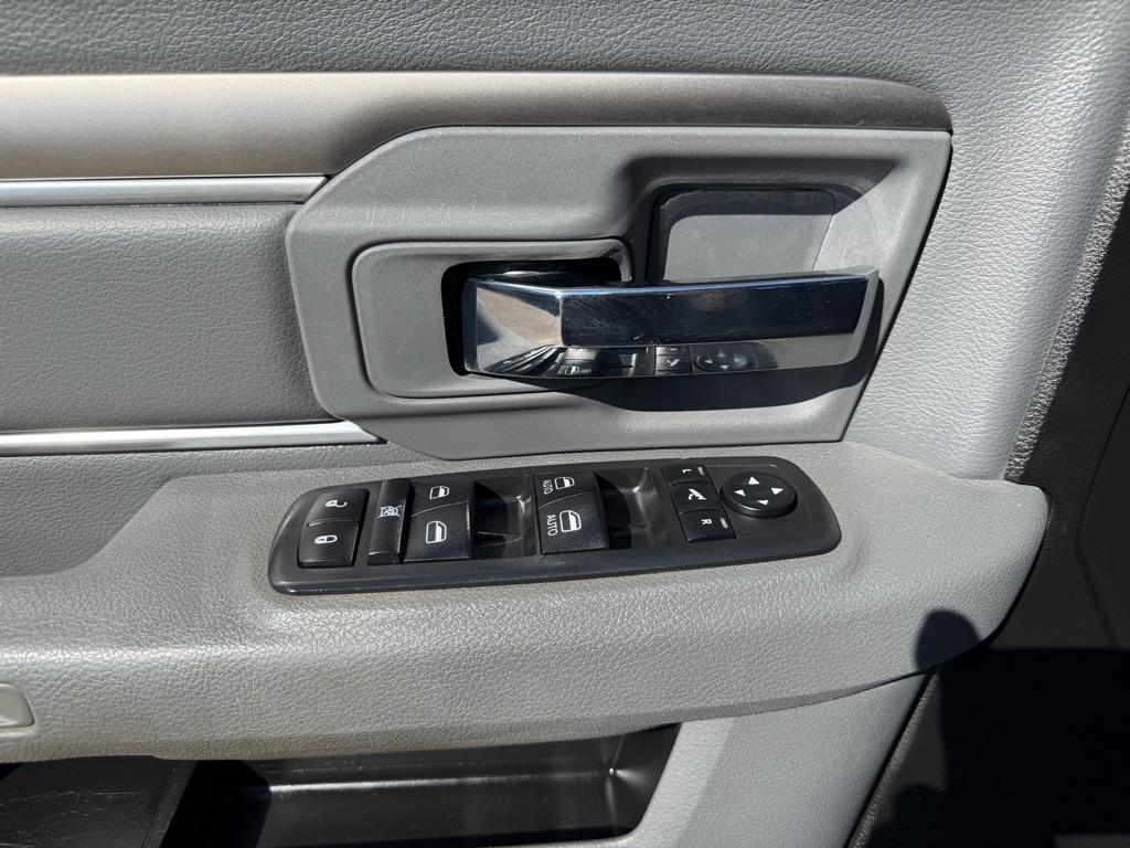 RAM 1500 Classic SLT 4x4 Crew Cab 6'4" Box 2019