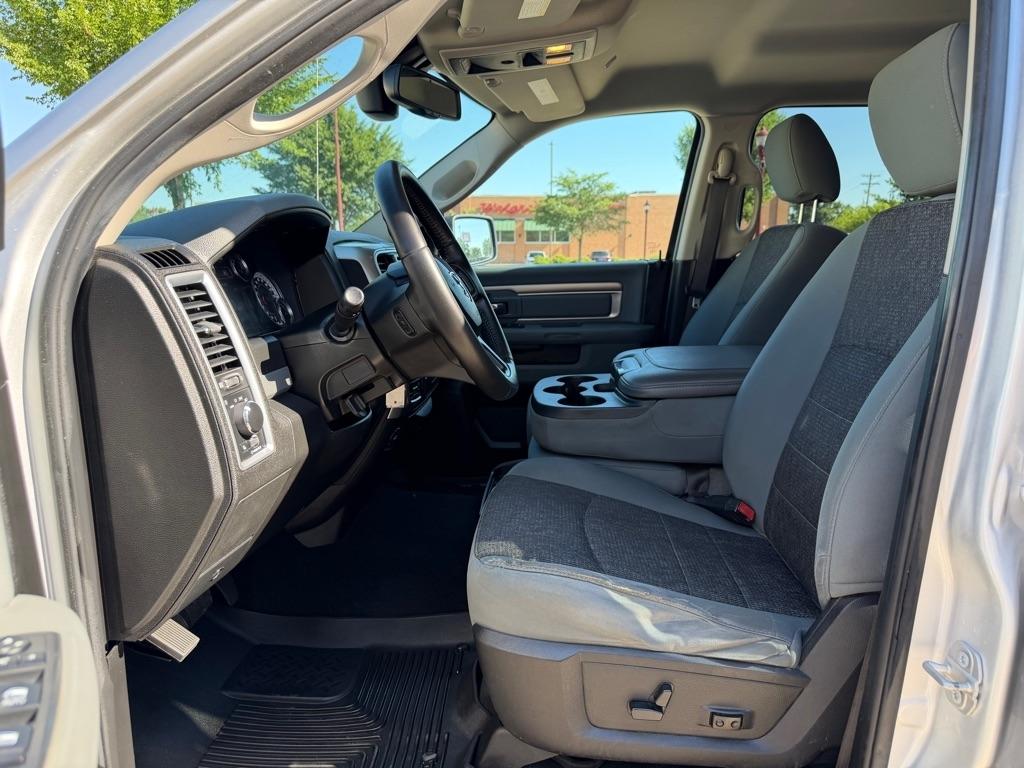 RAM 1500 Classic SLT 4x4 Crew Cab 6'4" Box 2019
