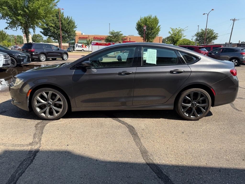 Chrysler 200 4dr Sdn S AWD 2016