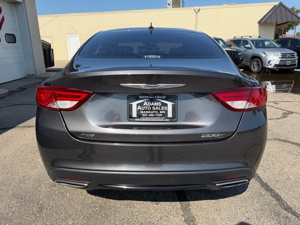 Chrysler 200 4dr Sdn S AWD 2016