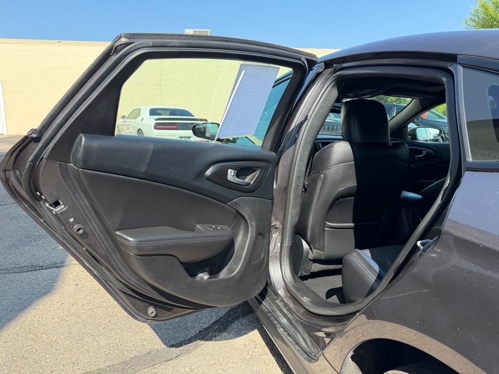 Chrysler 200 4dr Sdn S AWD 2016