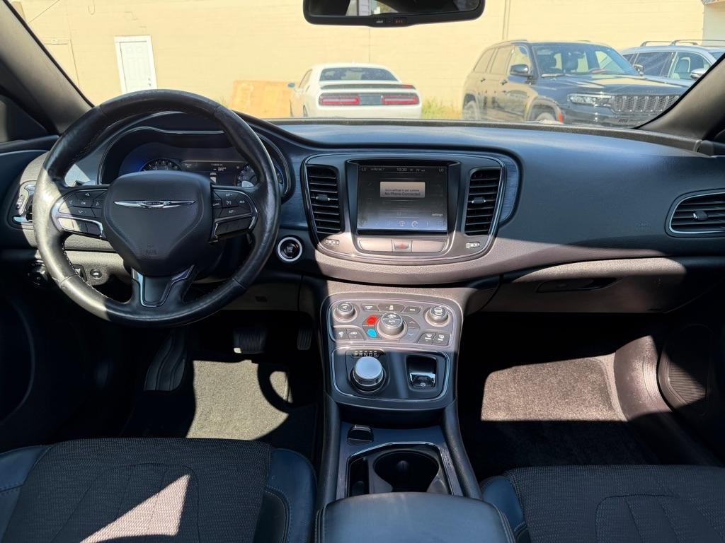 Chrysler 200 4dr Sdn S AWD 2016