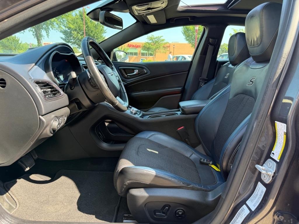 Chrysler 200 4dr Sdn S AWD 2016