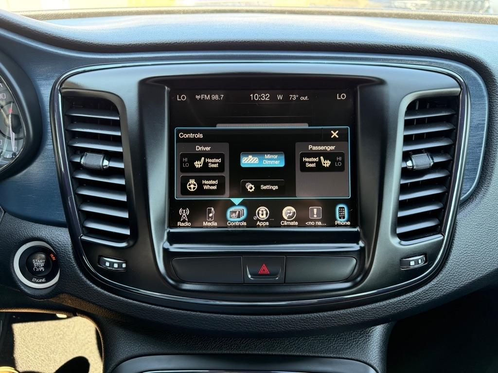 Chrysler 200 4dr Sdn S AWD 2016