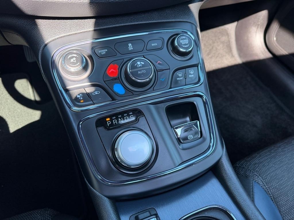 Chrysler 200 4dr Sdn S AWD 2016