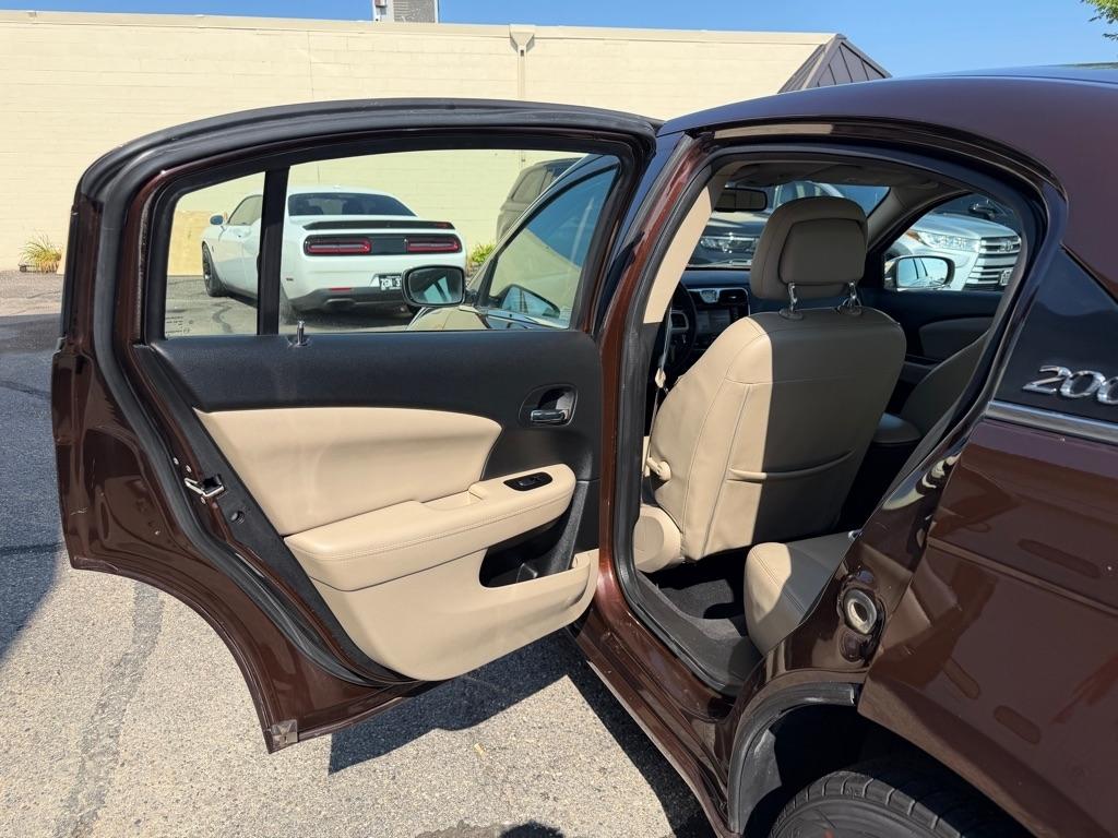 Chrysler 200 4dr Sdn Limited 2012