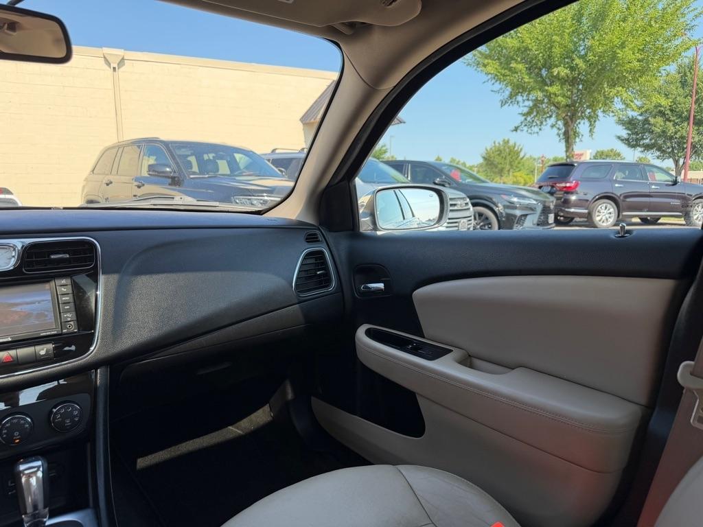 Chrysler 200 4dr Sdn Limited 2012